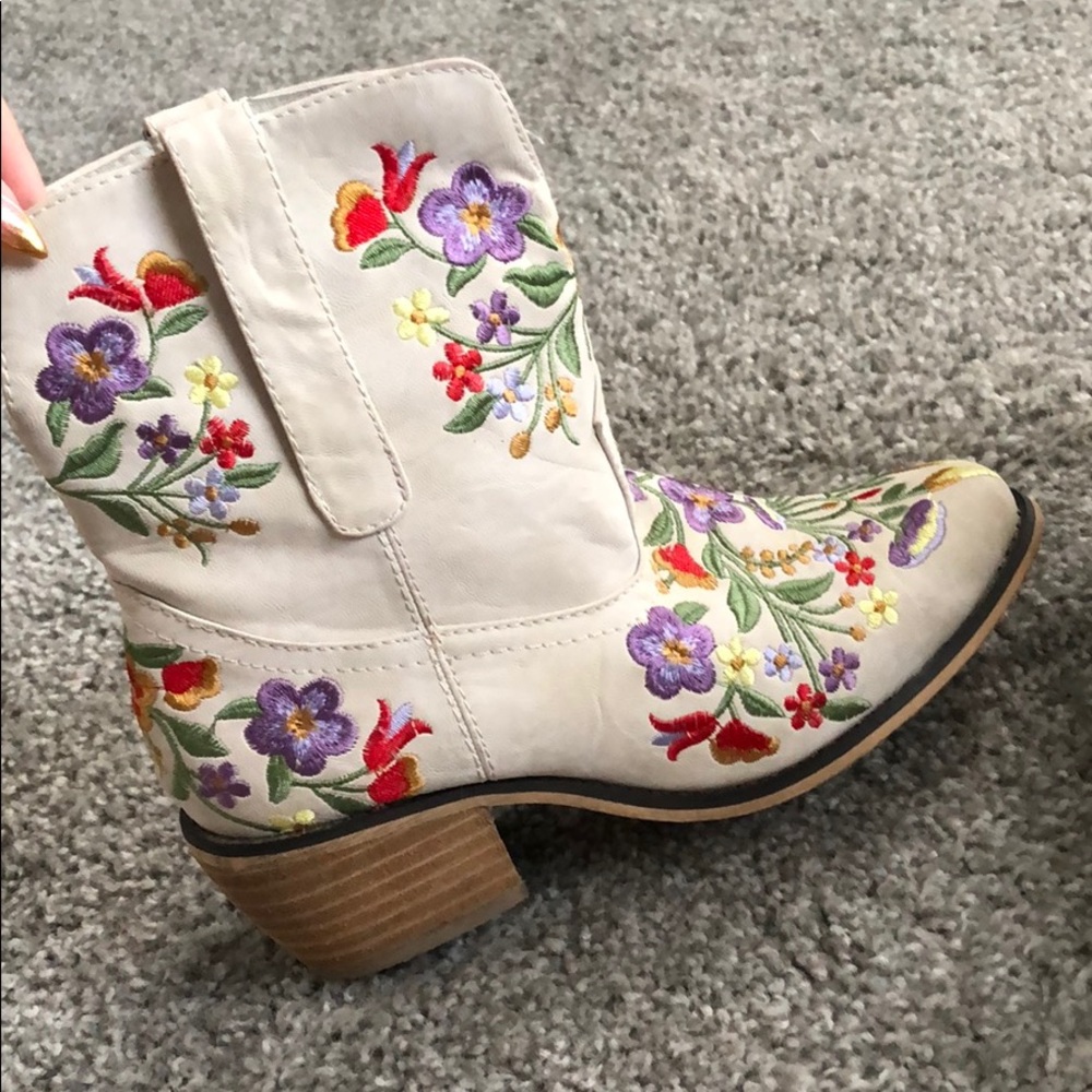 Embroidered Boots - Picture 4 of 5